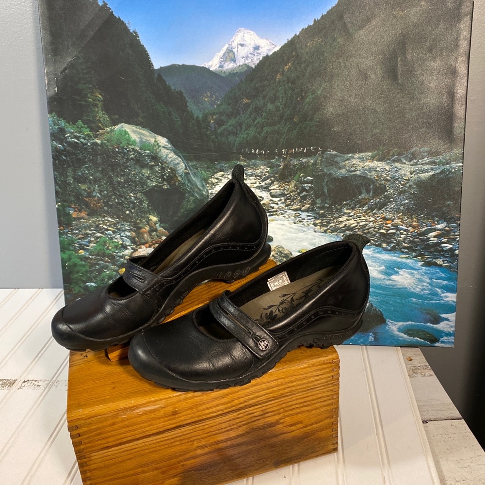 Merrell mary jane leather shoes size 8